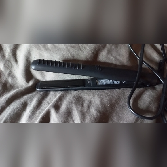 𝅺LOVANI Mini Travel Flat Iron 0.5 size with Bonus Carrying Pouch - - Picture 3 of 7